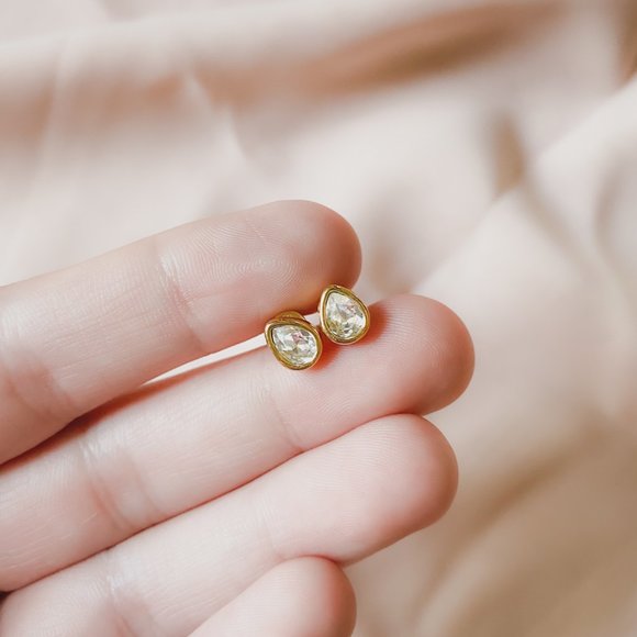 Vintage Monet Teardrop Pear Clear Rhinestone Crystal Minimal Gold Stud Earrings - Picture 5 of 5